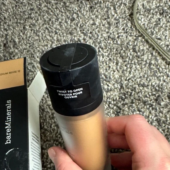 bareMinerals Original Liquid Mineral Foundation - Medium Beige 12 - Picture 2 of 5